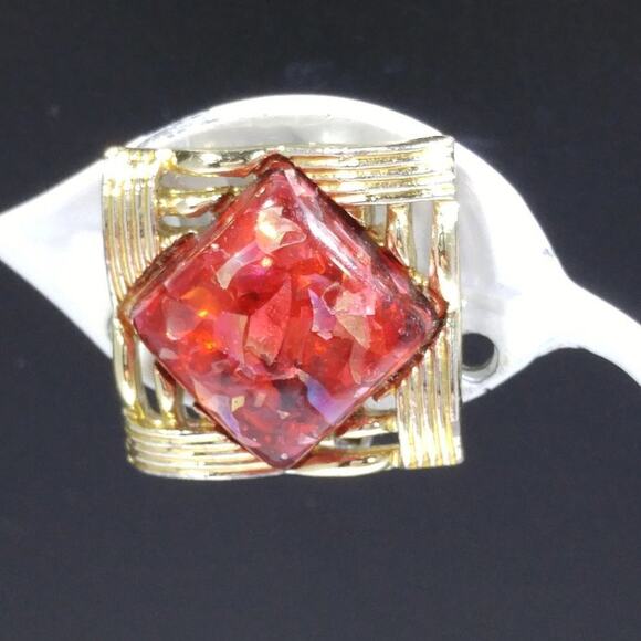 Mid-Century Coro Clip Square Earrings, Red Lucite Confetti Cabs, 1950s Earrings - Picture 4 of 9